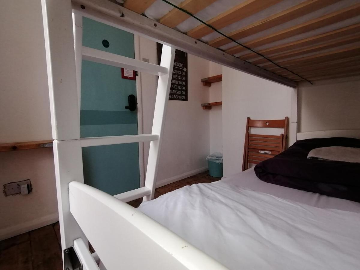 Seadragon Backpackers Hostel Brighton Екстериор снимка